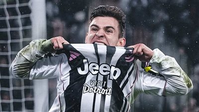 يوفنتوس يفوز على روما (1/2) في قمة الدوري الإيطالي