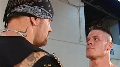 أندرتيكر يودع جون سينا برسالة مؤثرة قبل نزاله الأخير