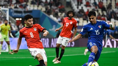 إسلام عيسى يوضح سر إمساك السولية بالكرة قبل تنفيذ أفشة لركلة الجزاء الحاسمة أمام الكويت