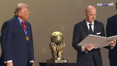 لأول مرة في التاريخ: الرئيس الأمريكي دونالد ترامب يحقق جائزة السلام من الفيفا