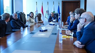 اتحاد الكرة يستقبل وفد الشركة الفرنسية لصيانة الملاعب وتقنية الفار