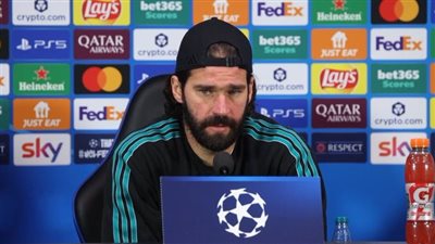 أليسون بيكر: محمد صلاح إنسان رائع وأسطورة وأدعم آرني سلوت