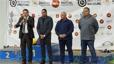 الاتحاد الدولي للمصارعة يكرم الحكم الدولي أحمد زكي
