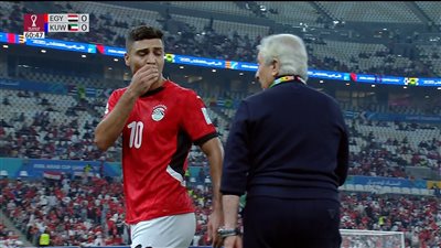 “لماذا تثار تلك الشائعات”.. أحمد حسن يكشف حقيقة استبعاد محمد شريف من معسكر المنتخب