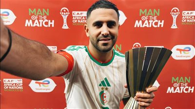 رياض محرز يفوز بجائزة أفضل لاعب في مباراة الجزائر والسودان