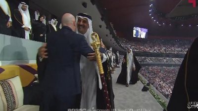 رئيس الفيفا في استقباله: الشيخ تميم بن حمد آل ثاني أمير قطر يشهد افتتاح  كأس العرب 2025 في ستاد البيت بالخور