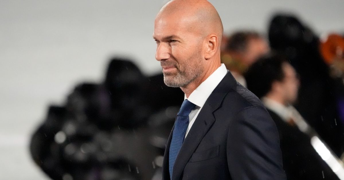 الأسطورة زيدان يحضر القمة العربية لمتابعة حارس الجزائر