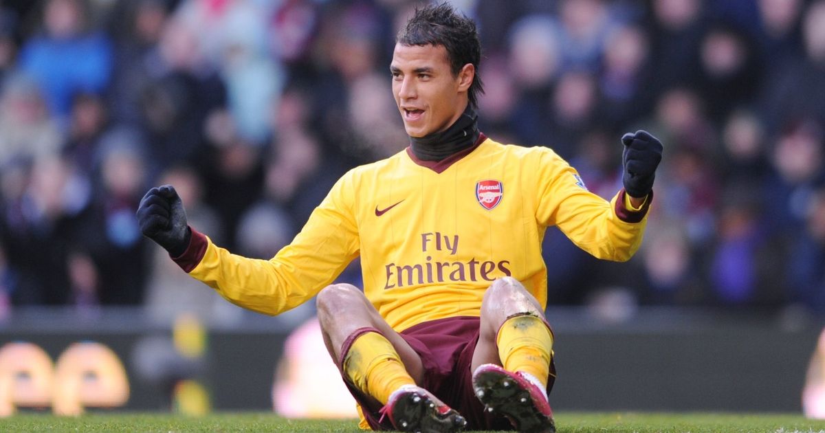 مروان الشماخ يرد التحية لعمدة نيويورك بإهدائه قميص أرسنال