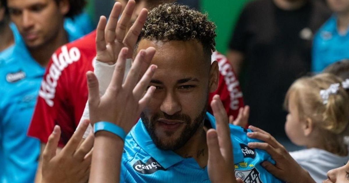 شاهد.. نيمار يسجل هاتريك في 17 دقيقة ويقترب من إنقاذ سانتوس