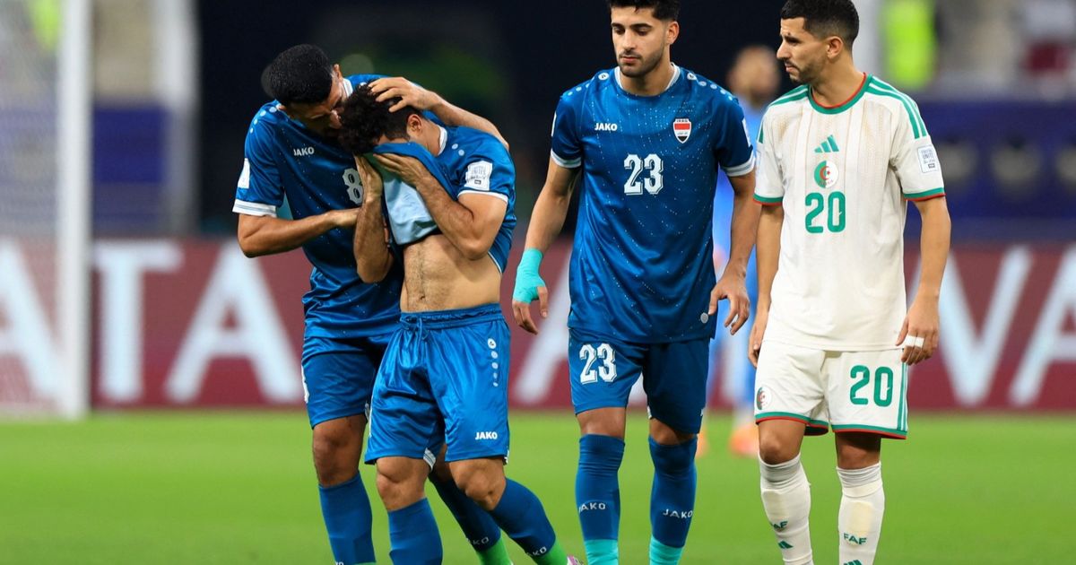 طردٌ مبكر ودموع.. العراق يبصم على بداية كارثية أمام الجزائر