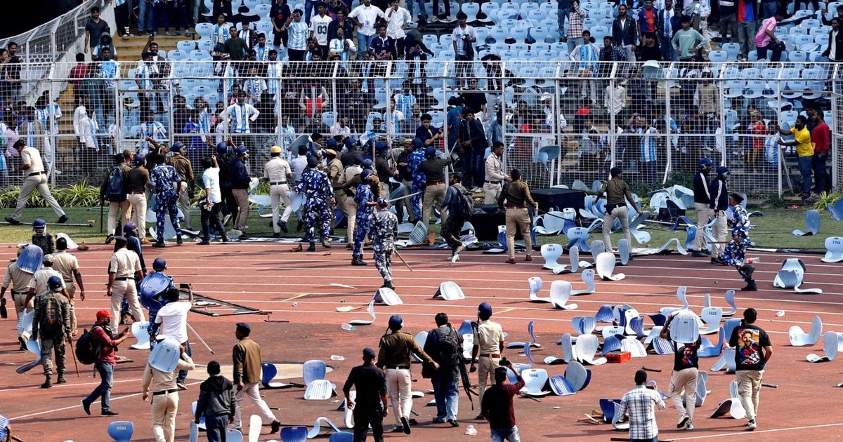 بسبب ميسي.. أعمال شغب ومقذوفات وغضب من المشجعين في الهند