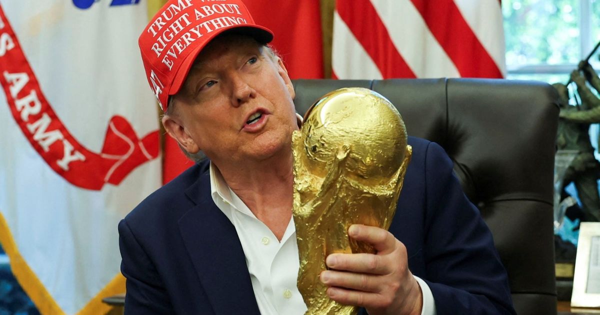 فيفا يستعين بفرقة ‬فيلدج بيبول‬ في حفل سحب قرعة كأس العالم