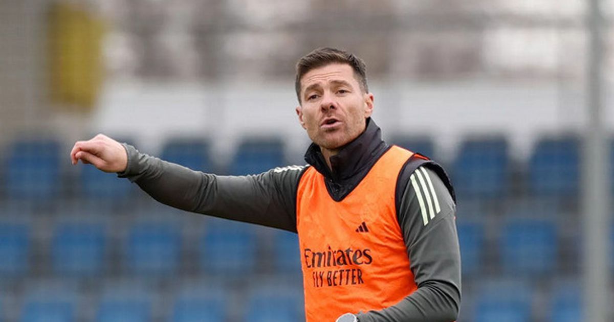 هل يخشى تشابي مصير شوستر بعد مواجهة ريال مدريد وإشبيلية؟