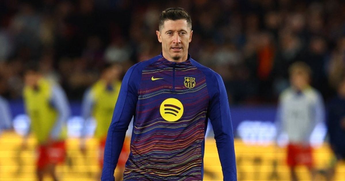 ما هي حلول فليك لأزمة غياب ليفاندوفسكي عن صفوف برشلونة؟