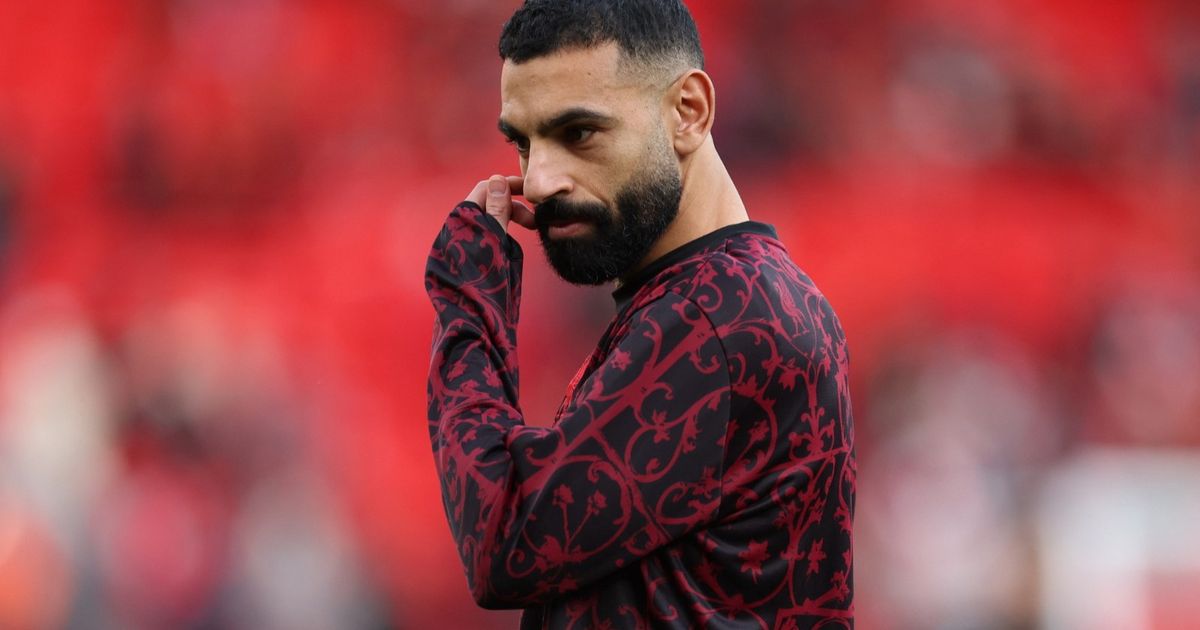 آرني سلوت سعيد بحل أزمته مع محمد صلاح