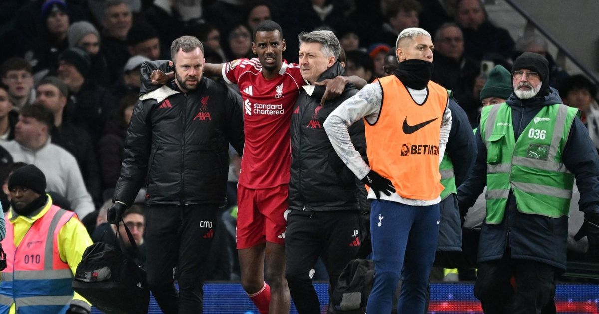 ماذا قال مدافع توتنهام بعدما كسر كاحل إيزاك مهاجم ليفربول؟