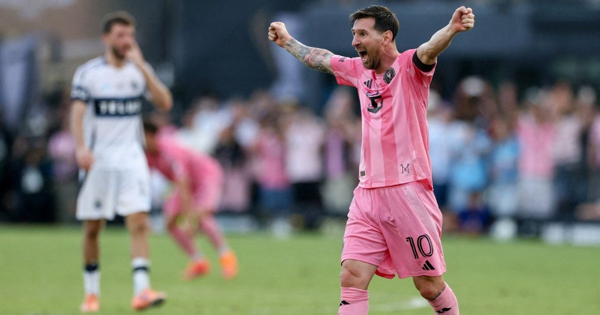 كم عدد الألقاب التي فاز بها ميسي خلال مسيرته الذهبية؟