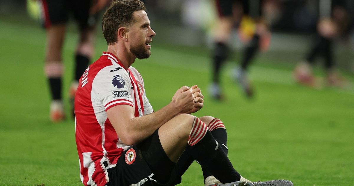 هندرسون يحتفل على طريقة الراحل جوتا بعد تسجيل هدف لبرينتفورد