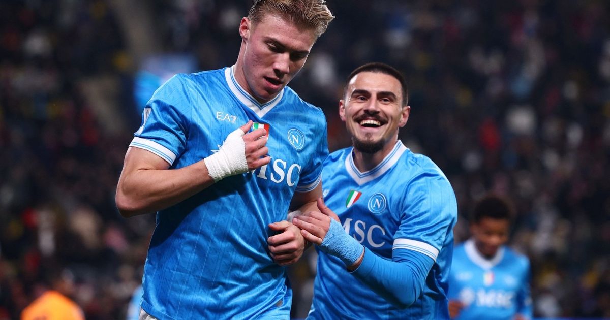 نابولي يعبر ميلان إلى نهائي السوبر الإيطالي في الرياض