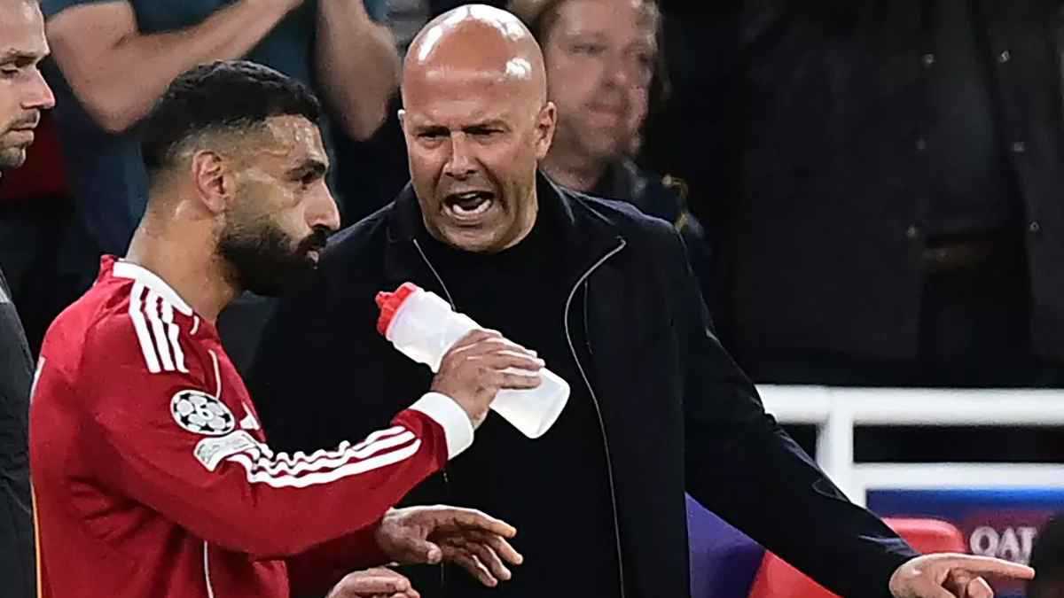 أتفهم الثرثرة.. أول رد من سلوت حول جلوس محمد صلاح بديلا