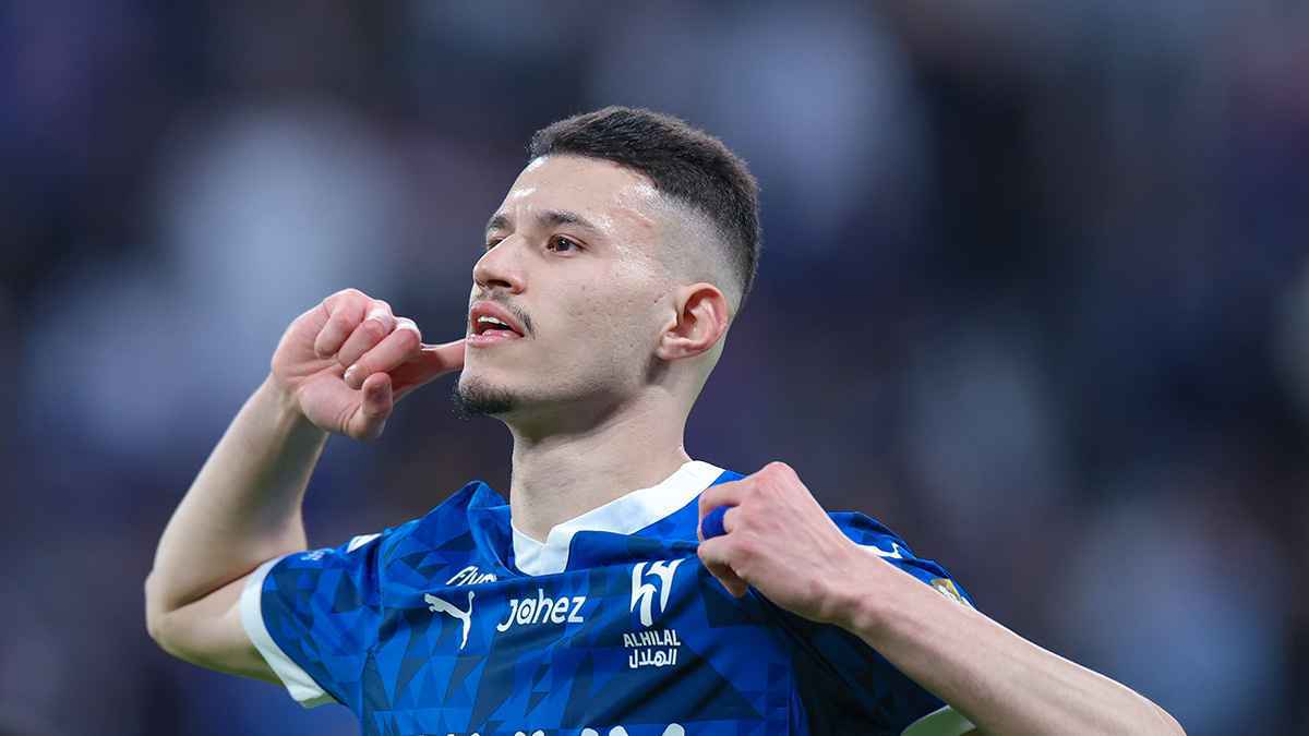 ارتدى قميص النصر.. الهلال السعودي يستقر على بديل الحمدان