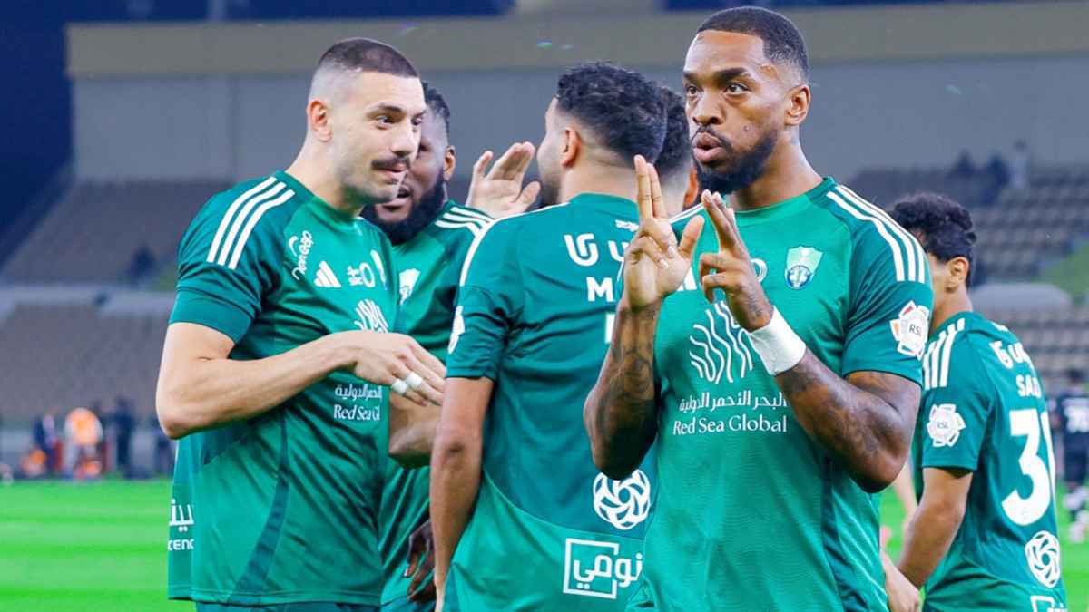 الأهلي السعودي يغلق الباب أمام أندية أوروبا ويجدد عقد نجمه رسميا (فيديو)