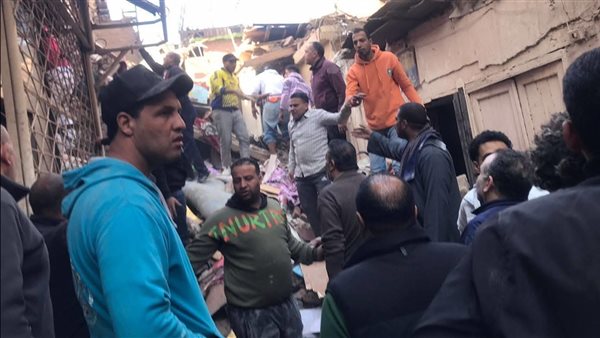 البحث عن 8 أشخاص مفقودين بينهم أطفال أسفل ركام عقار إمبابة المنهار