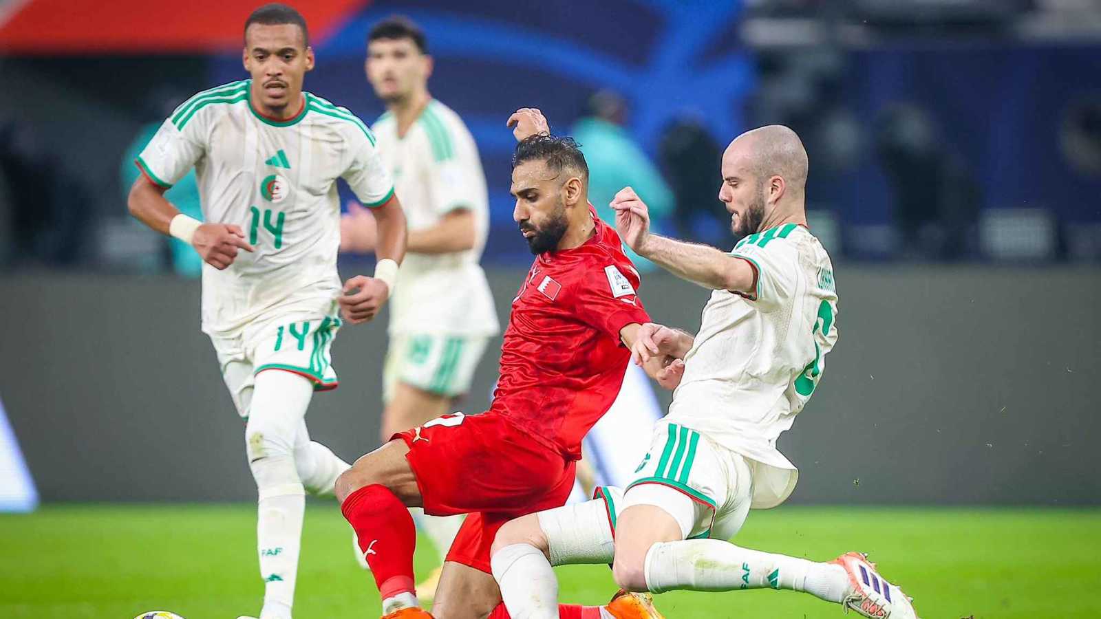 الجزائر تكتسح البحرين وتقترب من ربع نهائي كأس العرب 2025 (فيديو)