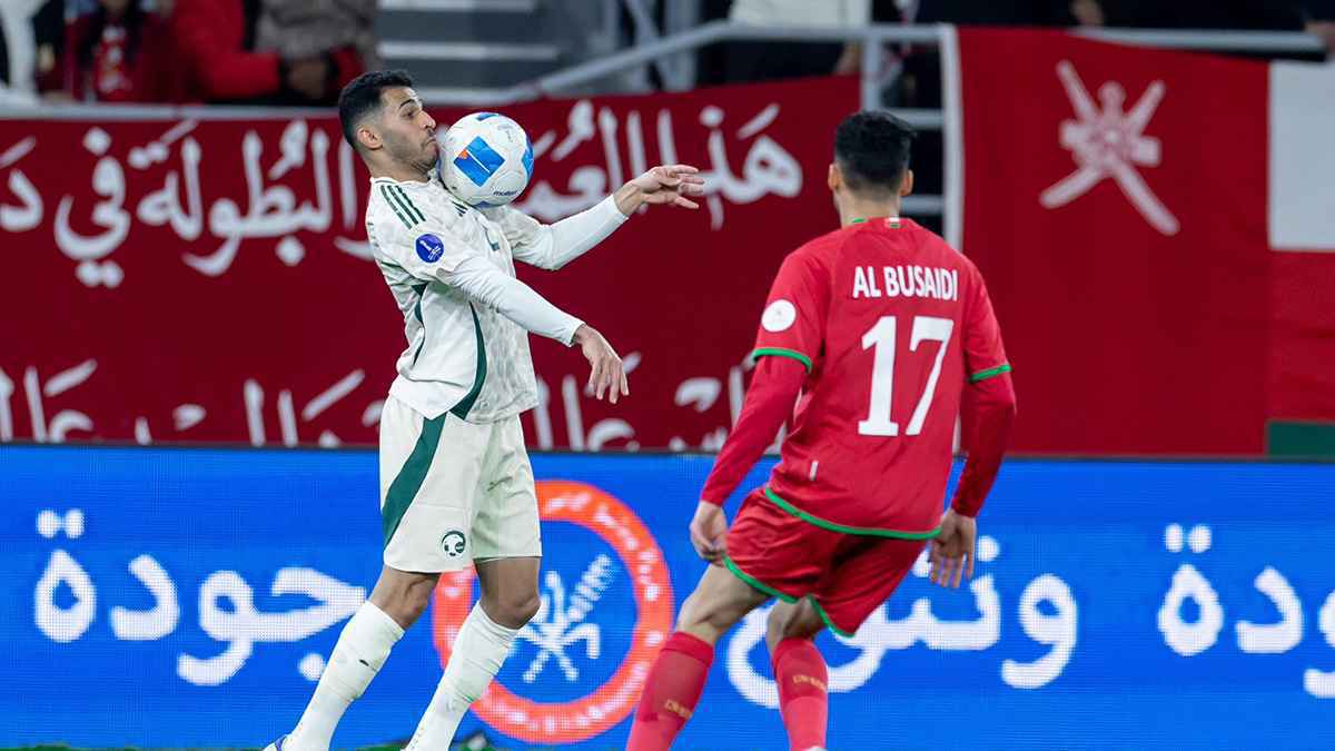 الموعد والقنوات الناقلة لمباراة السعودية وعمان في كأس العرب