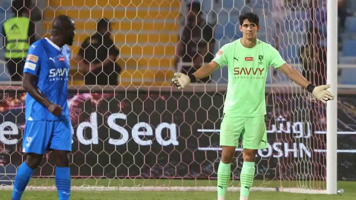 ياسين بونو وكاليدو كوليبالي ثنائي الهلال السعودي