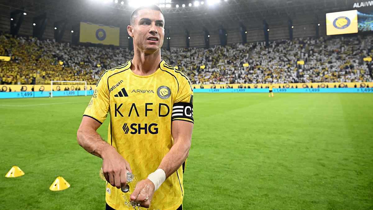 بالقميص الأسود الجديد.. رسالة كريستيانو رونالدو لجماهير النصر السعودي (صورة)