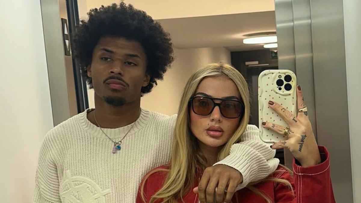 بسبب صديقته.. نجم بروسيا دورتموند يقرر الرحيل عن الفريق