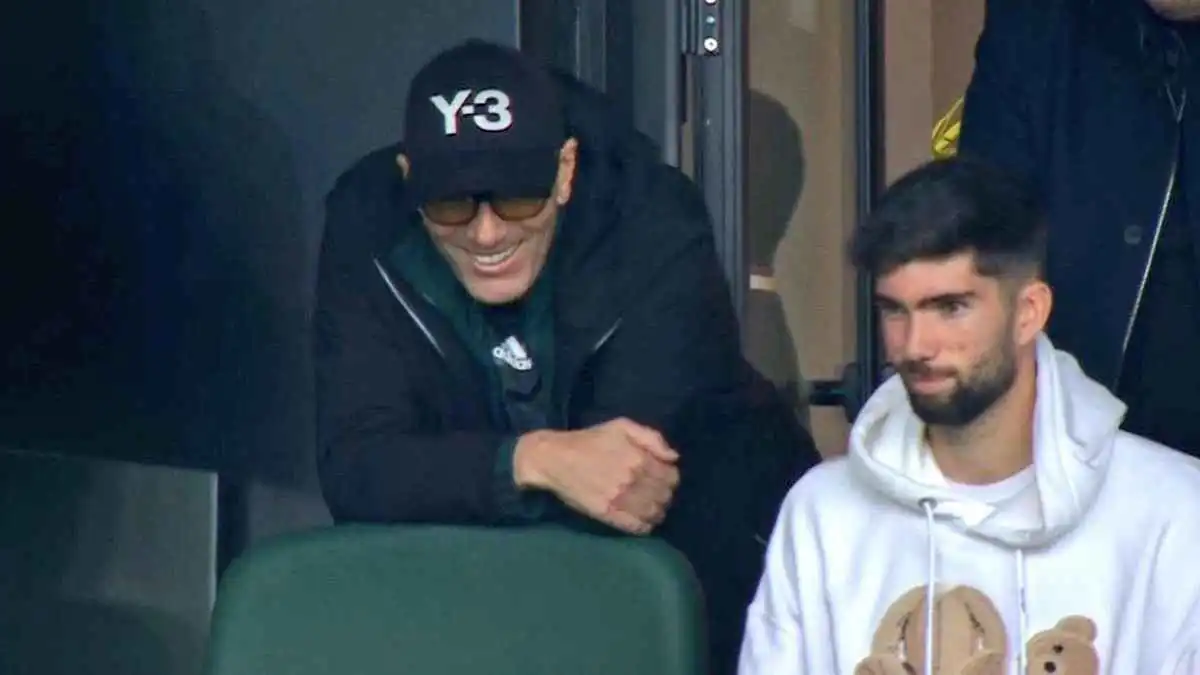 زيدان يتابع نجله في المدرجات خلال مباراة الجزائر والسودان