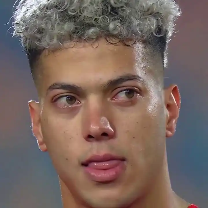 إمام عاشور لاعب منتخب مصر