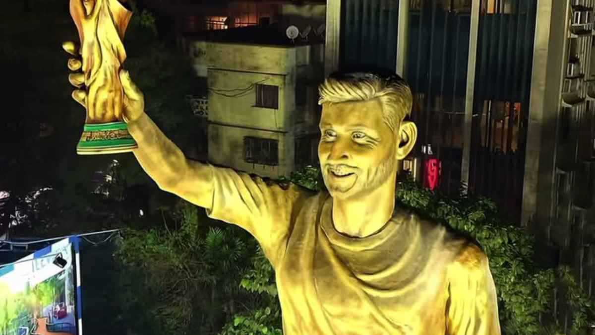 بينهم ميسي ورونالدو.. أسوأ 7 تماثيل لنجوم كرة القدم