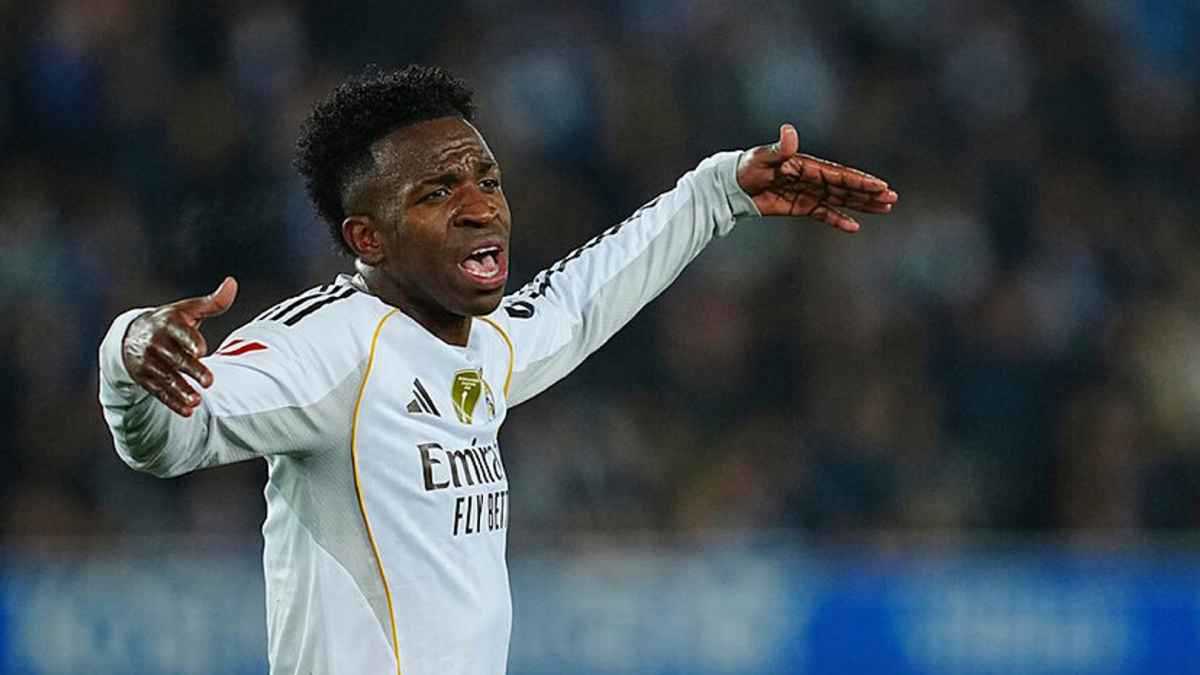 تقديم وجبة إفطار في كنيسة.. قس مشهور يفاجئ فينيسيوس جونيور