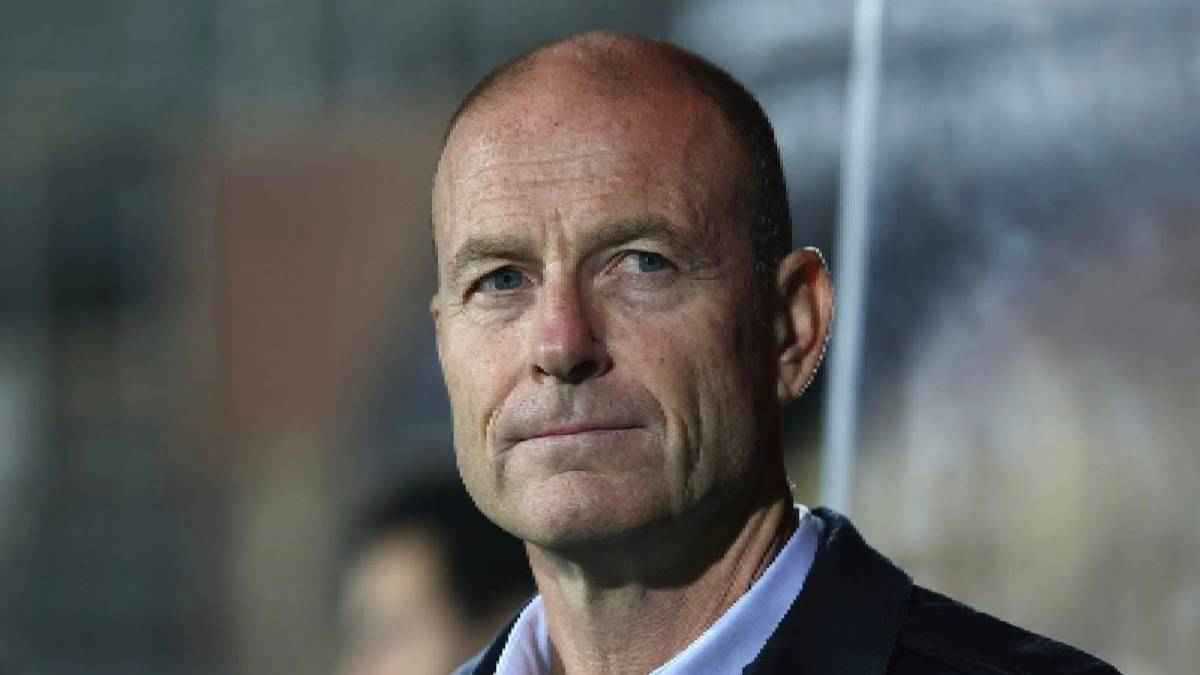 توروب يطلب رحيل 3 نجوم عن الأهلي المصري