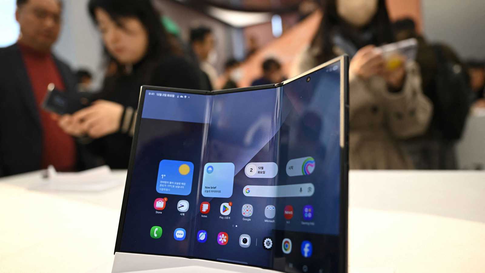 ثورة في 2026.. هاتفك الذكي سيتحول إلى “منصة رقمية” تدير حياتك