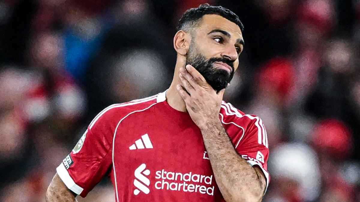 جعلوه كبش فداء.. أسطورة تشيلسي يدافع عن محمد صلاح (فيديو)