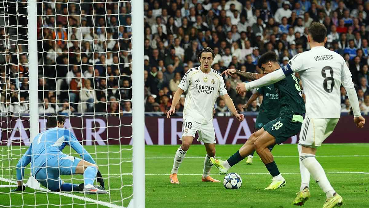 خطأ “نادر” من كورتوا يكلف ريال مدريد هدفا أمام مانشستر سيتي (فيديو)