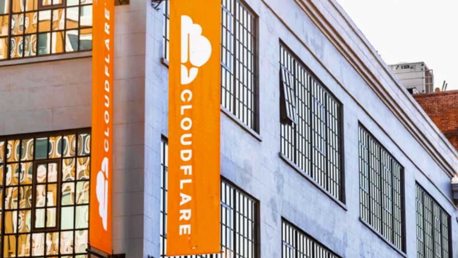 خلل فني يوقف عمل مواقع عالمية على الإنترنت