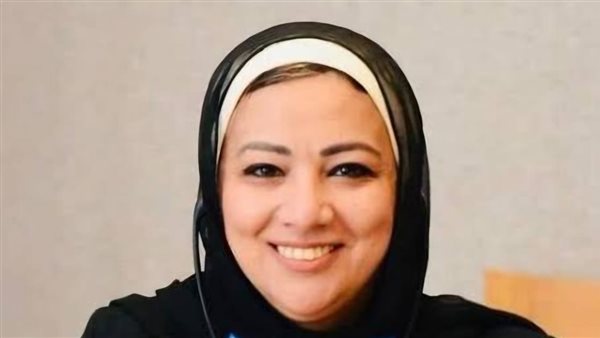 رئيس جامعة القاهرة يهنيء جينا الفقي بتجديد تكليفها رئيسًا لأكاديمية البحث العلمي