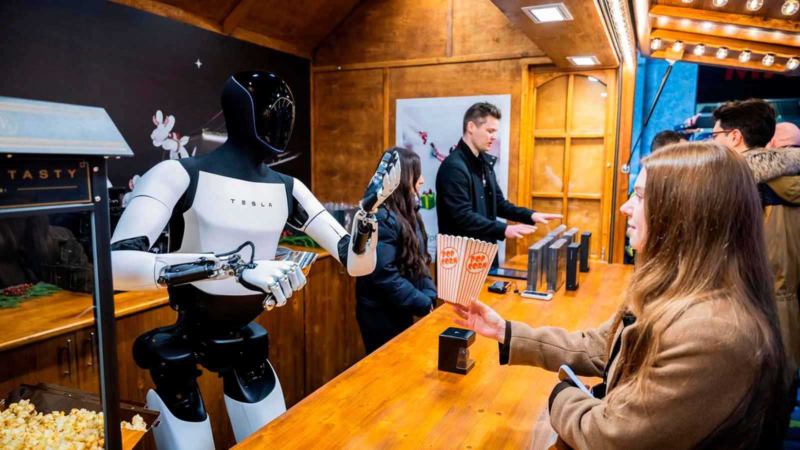 روبوت “أوبتيموس” البشري يوزع الفشار في برلين (فيديو)