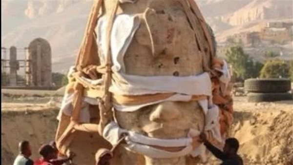 عاجل.. احتفالية كبري لرفع أحد تماثيل الملك أمنحتب الثالث بمعبد ملايين السنين بالبر الغربى