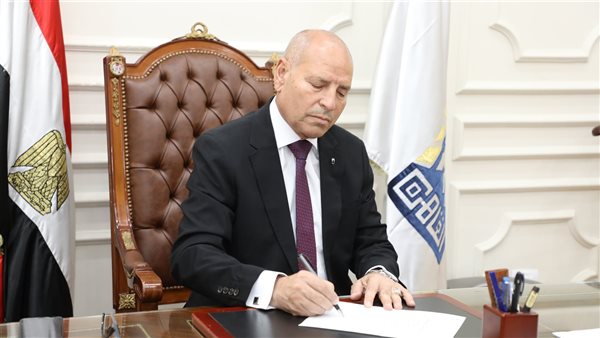 عاجل.. محافظ القاهرة يلزم المحلات بوضع صناديق قمامة أمام أبوابها وفرض غرامة مالية للمخالفين