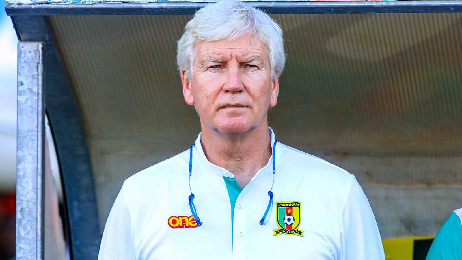 عدواني ومخادع.. ردّ ناري من مدرب الكاميرون تجاه سامويل إيتو بعد إقالته المفاجئة