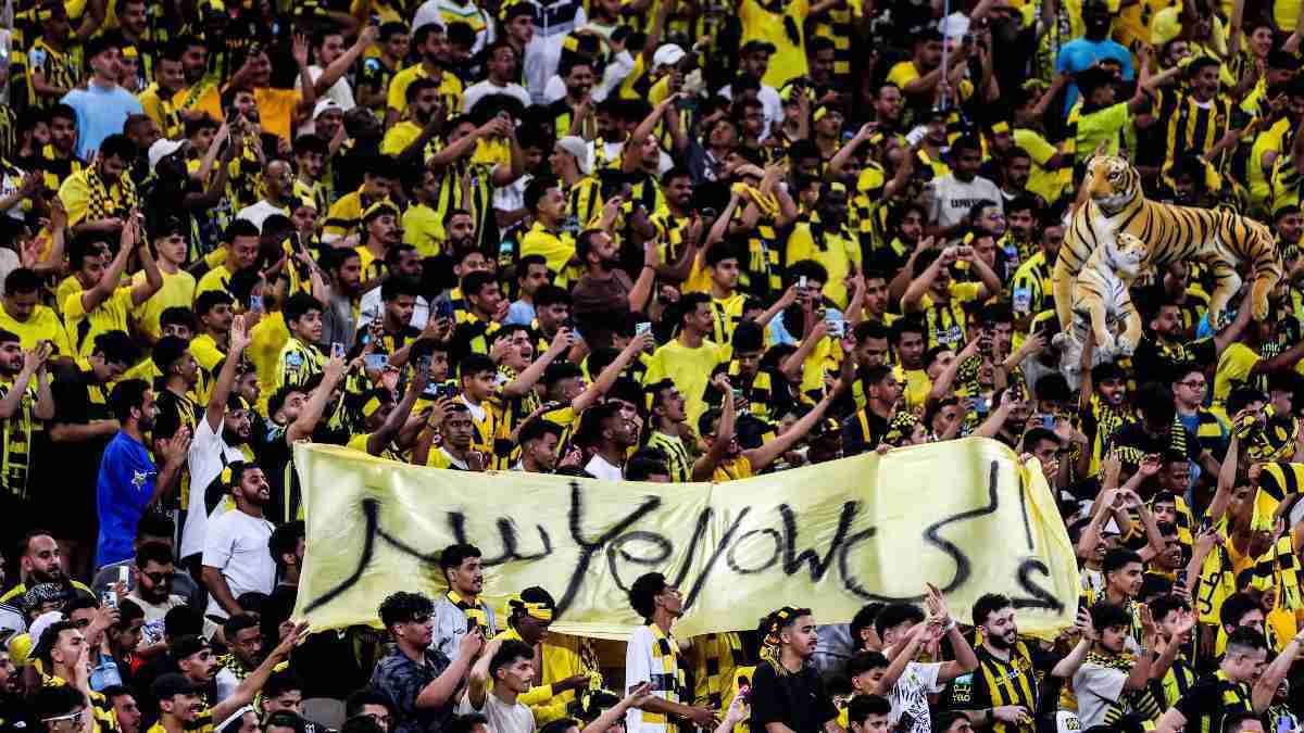 عقوبات مغلّظة ضد نادي الاتحاد السعودي بسبب لافتة “العار” أمام الأهلي