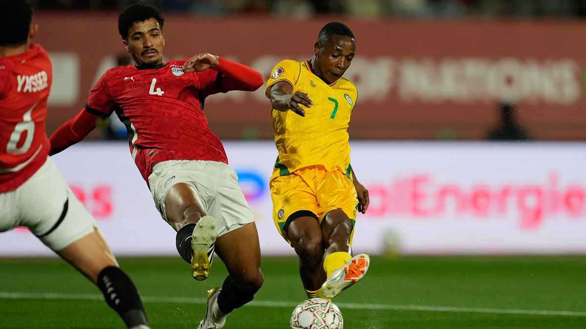 فوز بعد لحظات مرعبة.. 5 كوارث كادت تعصف بمنتخب مصر أمام زيمبابوي