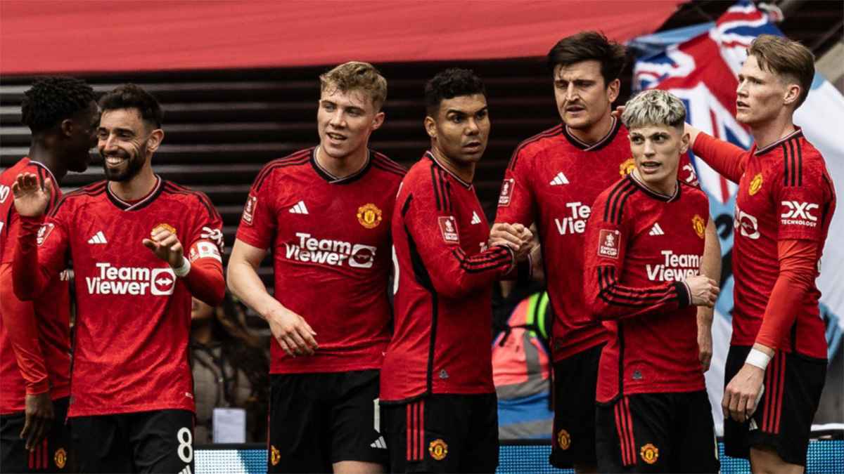 في ظل اهتمام أندية “روشن” بضمه.. نجم مانشستر يونايتد يختار وجهته المقبلة