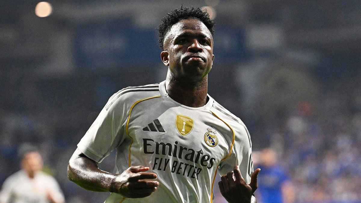 في منزلك.. فينيسيوس جونيور يفاجئ نجم النصر السعودي (صورة)